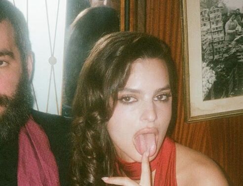 Η Έμιλι Ραταϊκόφσκι επιβεβαιώνει τη σχέση της με τον Ρομέν Γαβράς στα social