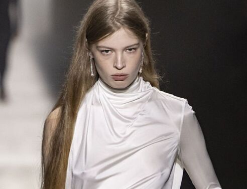 κορη έλον μασκ