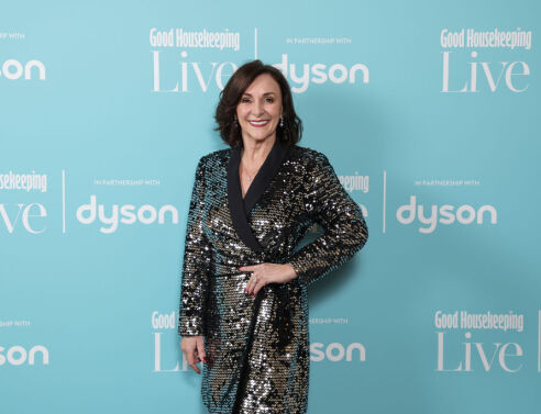 Εντυπωσιάζει στα 65 της Βρετανίδα παρουσιάστρια σε τολμηρό στιγμιότυπο διακοπών