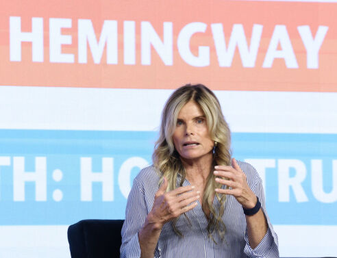 Μάριελ Χέμινγουεϊ: Από pin-up της δεκαετίας του ’70 σε φωνή για την αποδοχή της ηλικίας