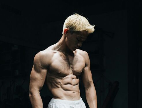 Looksmaxxing: Η ανησυχητική εμμονή εφήβων και νεαρών ανδρών με την «τέλεια» εμφάνιση