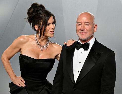 Ένα βλέμμα και πολλά σχόλια: Το στιγμιότυπο Σάντσεζ - Μπέζος στα Oscars που έγινε θέμα