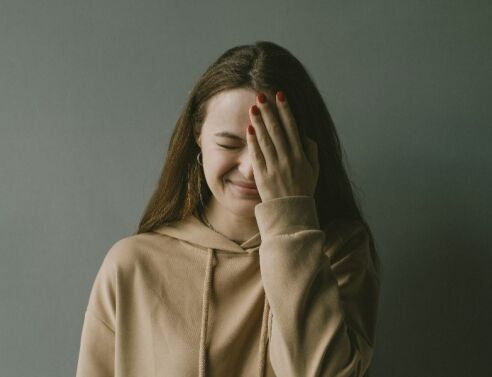 Το μυστικό για να μην νιώθεις αμήχανα – και δεν είναι αυτό που νομίζεις