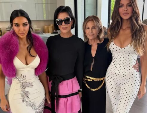 Πάσχα με Cavalli: Η Κιμ Καρντάσιαν ντύθηκε για πασαρέλα στο σπίτι της και την τρόλαραν