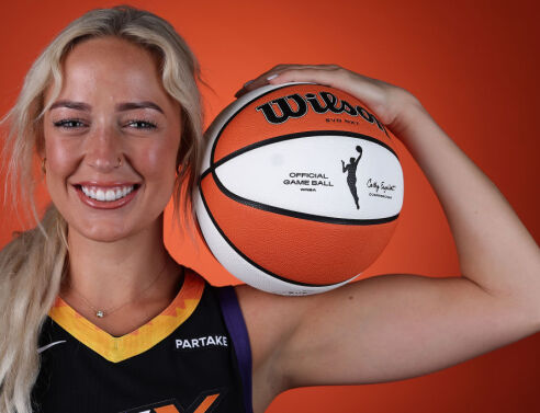 Σόφι Κάνινγχαμ: Από το παρκέ στο Sports Illustrated Swimsuit