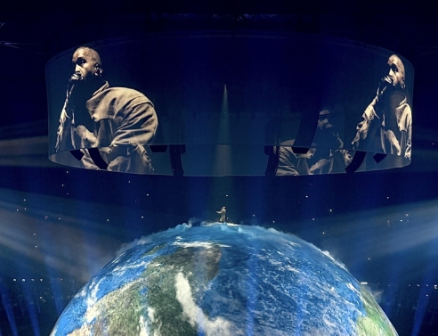 Μοντέλο μηνύει τον Kanye West για εικονικό πνιγμό στα γυρίσματα του «In For The Kill»