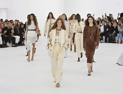 Hermès: Δέρμα και ψηλά σκισίματα στη συλλογή Άνοιξη/Καλοκαίρι 2027