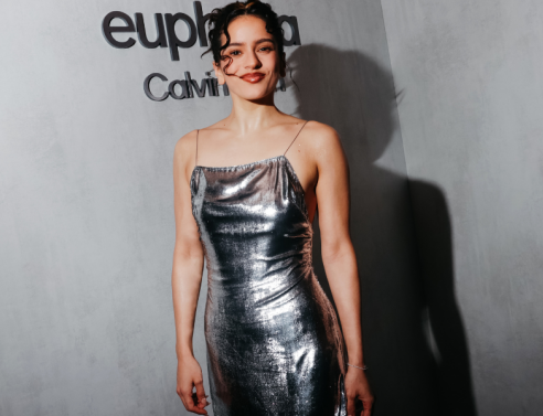 Η Ροζαλία μόλις μας έδειξε τα beauty trends του φθινοπώρου