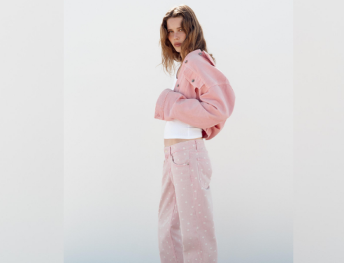 Τα χρωματιστά τζιν είναι στη μόδα - 10 που ξεχωρίσαμε στην αγορά