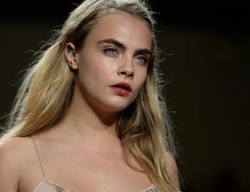 Η Κάρα Ντελεβίν