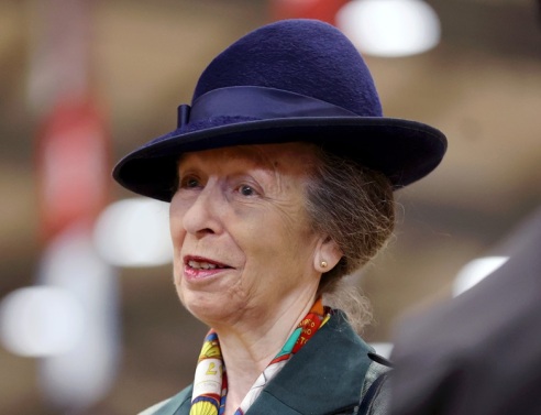 Η πριγκίπισσα Άννα επέστρεψε στα καθήκοντά της, τρεις εβδομάδες μετά το ατύχημα με το άλογο 