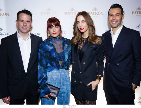 Η Μαίρη Συνατσάκη και η Δούκισσα Νομικού με τους ιδιοκτήτες της Envie Shoes, Κωνσταντίνο και Γιώργο Λαμπρινίδη