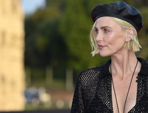 Η Σαρλίζ Θερόν