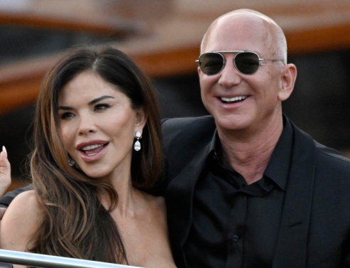 Ο Τζεφ Μπέζος και η Λόρεν Σάντσες