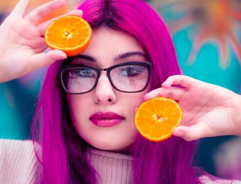 Πώς να δώσεις όγκο στα μαλλιά σου με ό,τι έχεις στο ψυγείο σου