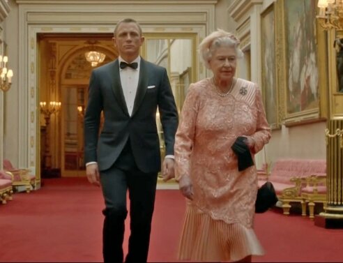 Το σποτ που γύρισε η Βασίλισσα Ελισάβετ με τον Ντάνιελ Κρεγκ ως James Bond για την τελετή έναρξης των Ολυμπιακών Αγώνων του Λονδίνου το 2012