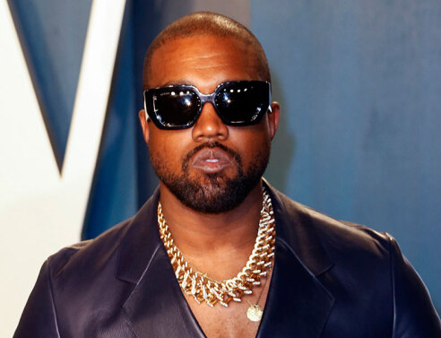 Ο Κάνιε Γουέστ δέχεται κριτική για το φούτερ με τη φράση «White Lives Matter»