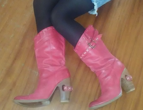 Οι κόκκινες καουμπόικες μπότες μου σκίζουν!