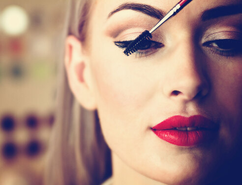 636066576457072708-1075692731_07-11-easy-ways-to-winter-proof-you-make-up-mascara.jpg