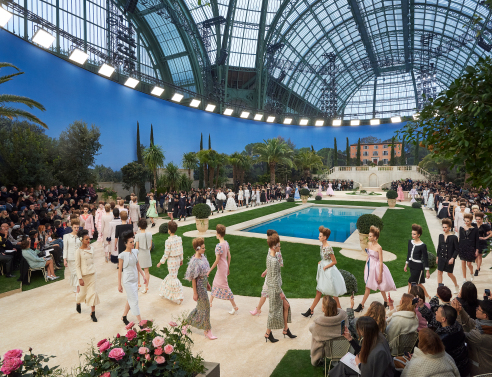 Το τελευταίο ντεφιλέ του Καρλ Λάγκερφελντ για τον οίκο Chanel