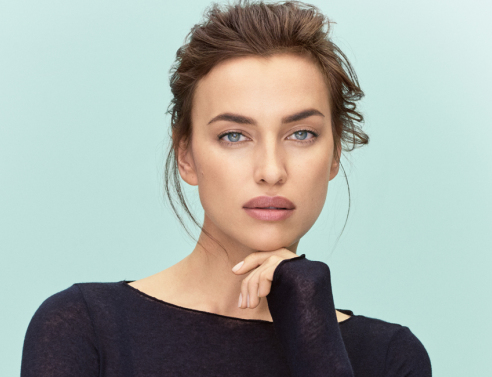 Η Irina Shayk στη νέα καμπάνια της Intimissimi: Silk collection