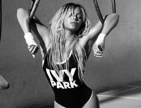 Η Beyoncé φοράει adidas