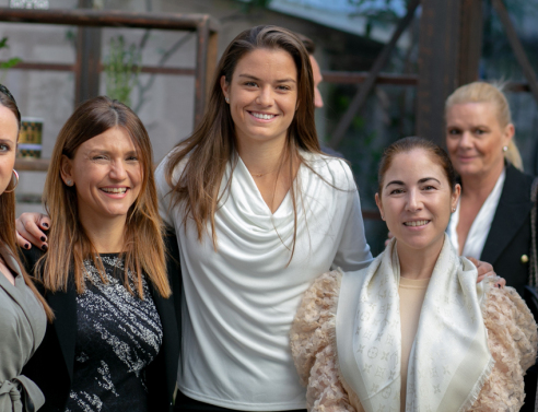 Η παγκοσμίου φήμης κορυφαία Ελληνίδα τενίστρια Μαρία Σάκκαρη μίλησε με πολλή αγάπη για την εταιρεία, την οποία γνωρίζει πολύ καλά μιας και χρησιμοποιεί τα προϊόντα από μικρό παιδί. 