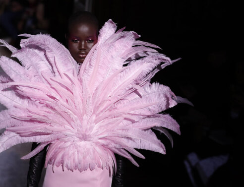 Adut Akech ©EPA/ IAN LANGSDON