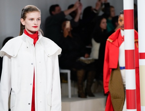 Μοντέλο από το fashion show του Hermes στο Παρίσι