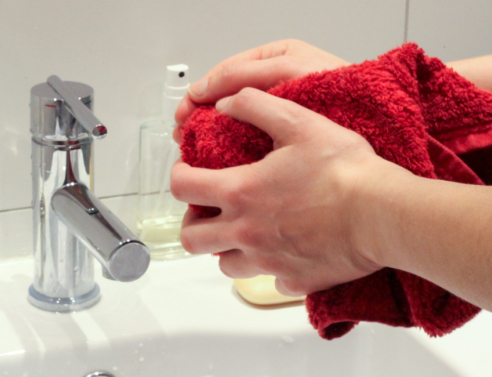 Στέγνωσε τα χέρια σου και κράτα μακριά τα μικρόβια