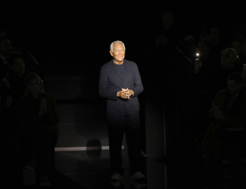 Ο οίκος Armani θα φτιάξει ιατρικές στολές