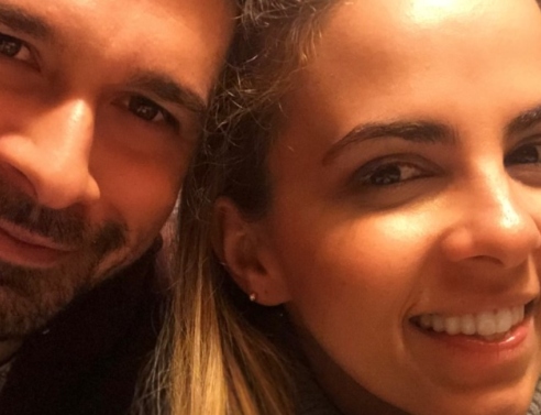 #menoumespiti με την Athens Voice: Η Τζένη Μελιτά περιγράφει πώς περνάει στο σπίτι ένα ζευγάρι με ένα σκυλί εν μέσω πανδημίας κορωνοϊού