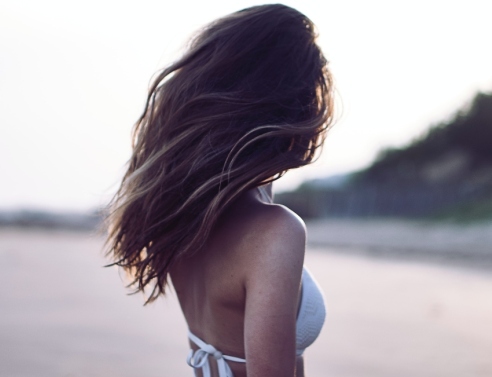 Κορίτσι στη θάλασσα