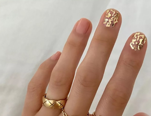 Τι είναι τα glass nails που έχουν πλημμυρίσει το Instagram;