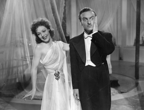 Η Λορέτα Γιανγκ και ο Ντέιβιντ Νίβεν στην ταινία «Για πάντα δικός σου» ©GEtty Images/ Evening Standard 