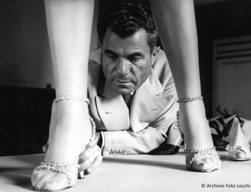 Salvatore Ferragamo: Η ιστορία μιας ζωής αφιερωμένη στα παπούτσια