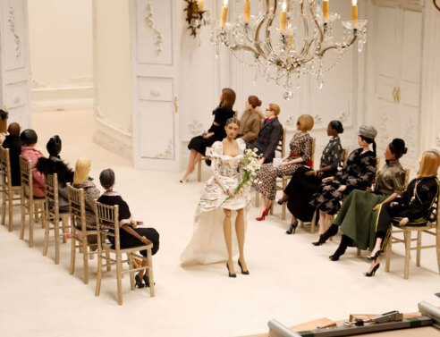 Moschino:Ο Jeremy Scott ετοίμασε μια επίδειξη μόδας με μαριονέτες