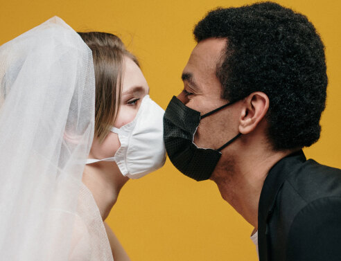 Άνέβαλες ή ακύρωσες το γάμο σου; Δες πώς θα το πεις σε όλους