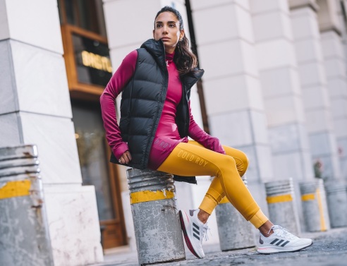 Η αθλήτρια Μάρα Ράπτη στην καμπάνια της adidas