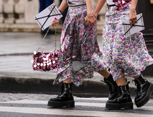 8 τρόποι να φορέσεις τη μίντι φούστα σου