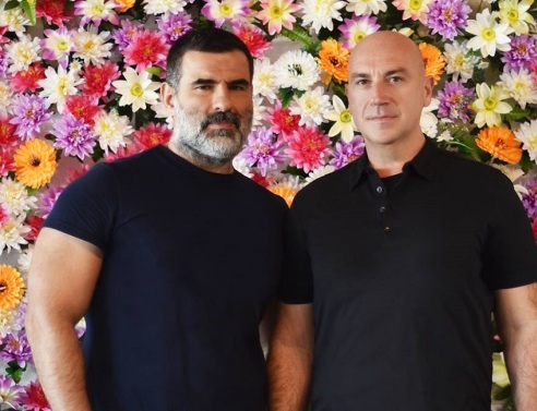 Οι σχεδιαστές Δημήτρης Αλεξάκης και Γρηγόρης Τριανταφύλλου (Deux Hommes)