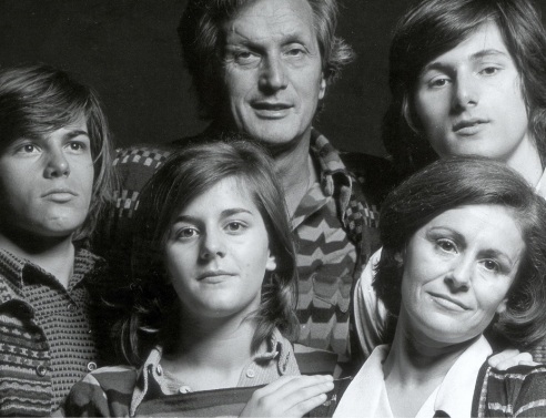 Ο Ottavio και η Rosita Missoni με τα παιδιά τους, Vittorio, Angela, Luca, 1971 ©Alpha Castaldi/ Courtesy of Missoni (official site)
