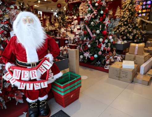 Κατάστημα με χριστουγεννιάτικα είδη 