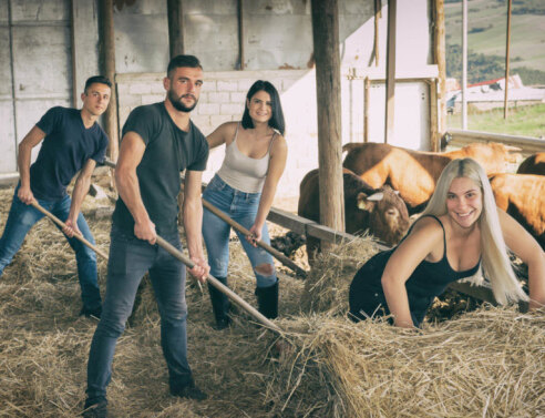 Λάρισα: Σέξι αγρότες και αγρότισσες στο ημερολόγιο του Πολιτιστικού Συλλόγου Σκοπιάς Φαρσάλων