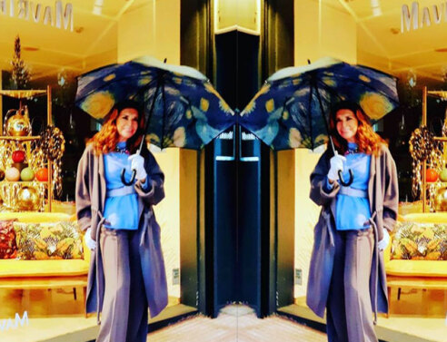 Η Μιμή Ντενίση έξω από κλειστό κατάστημα - Το μήνυμά της προς τους καταναλωτές για το click away