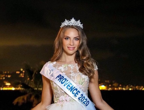 H 21χρονη April Benayoum