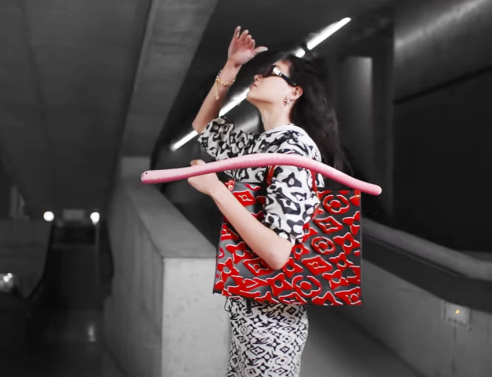 Ο καλλιτέχνης Urs Fischer συνεργάζεται με τον Louis Vuitton 