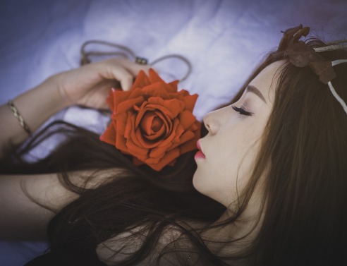 Τι δεν πρέπει να κάνεις στα μαλλιά σου πριν κοιμηθείς