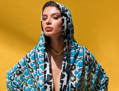 The Artians: Τα χειροποίητα ρούχα της Κωνσταντίνας Καμπισοπούλου