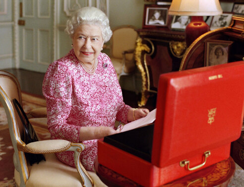 queen-elizabeth-diseggono-prigkipisa-evgenia.jpg